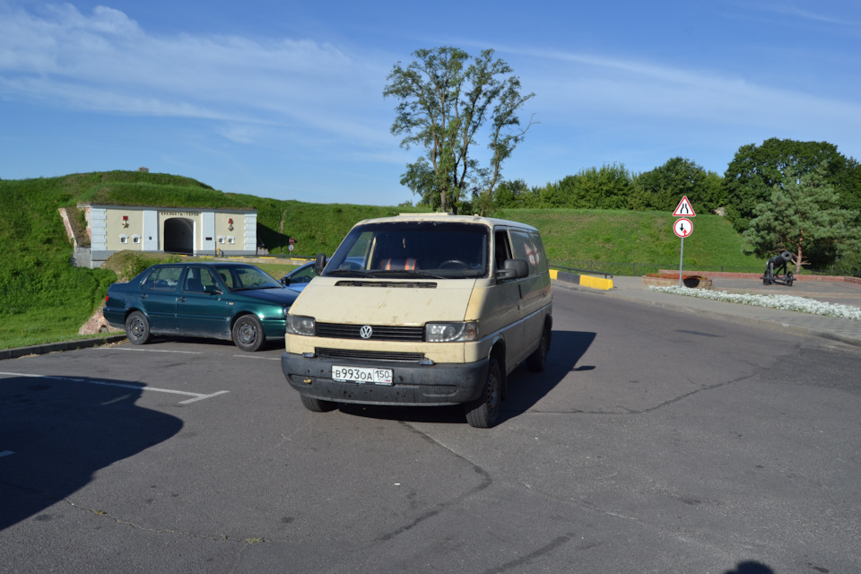 Мемориальный комплекс «Брестская крепость-герой». — Volkswagen Transporter T4