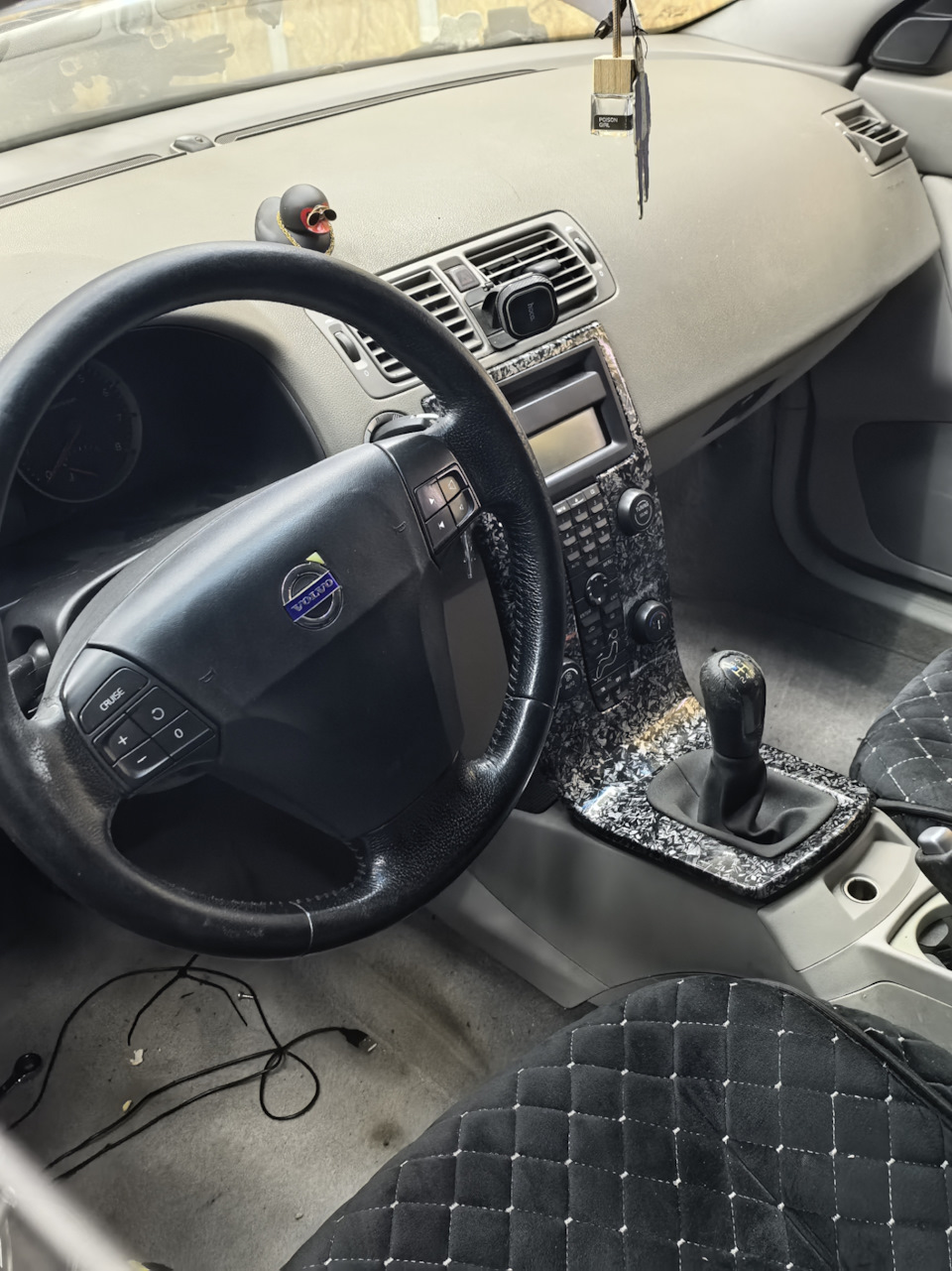 Тут уже дрыгалка стоит — Volvo S40 (2G)
