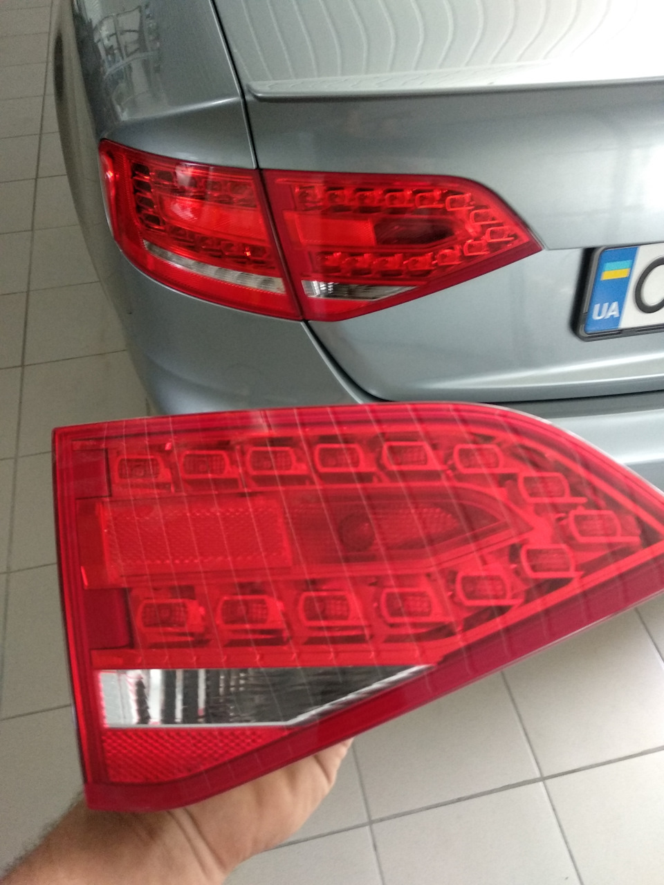 Новенький фонарь, без отличий с родным — Audi A4 (B8)