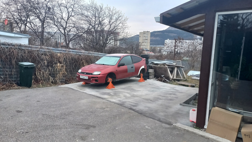 Грустно и одиноко — Mazda 323 V