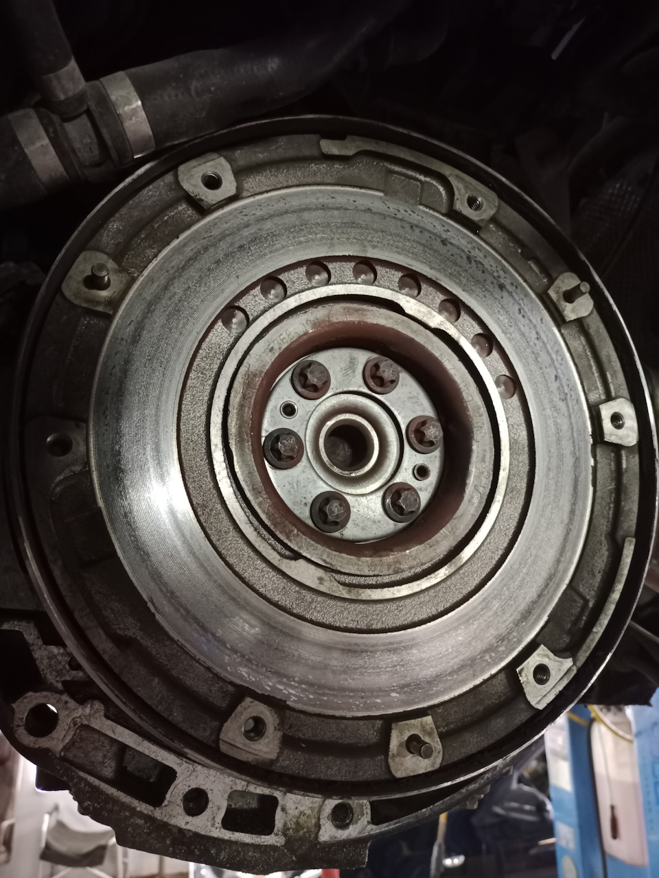 Старый маховик на своём месте — Ford C-Max I
