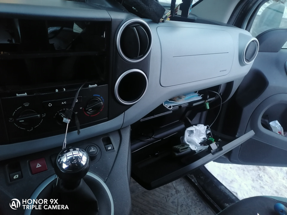 Проверив протянул проводок подручными вещами — Citroen Berlingo  (2G)