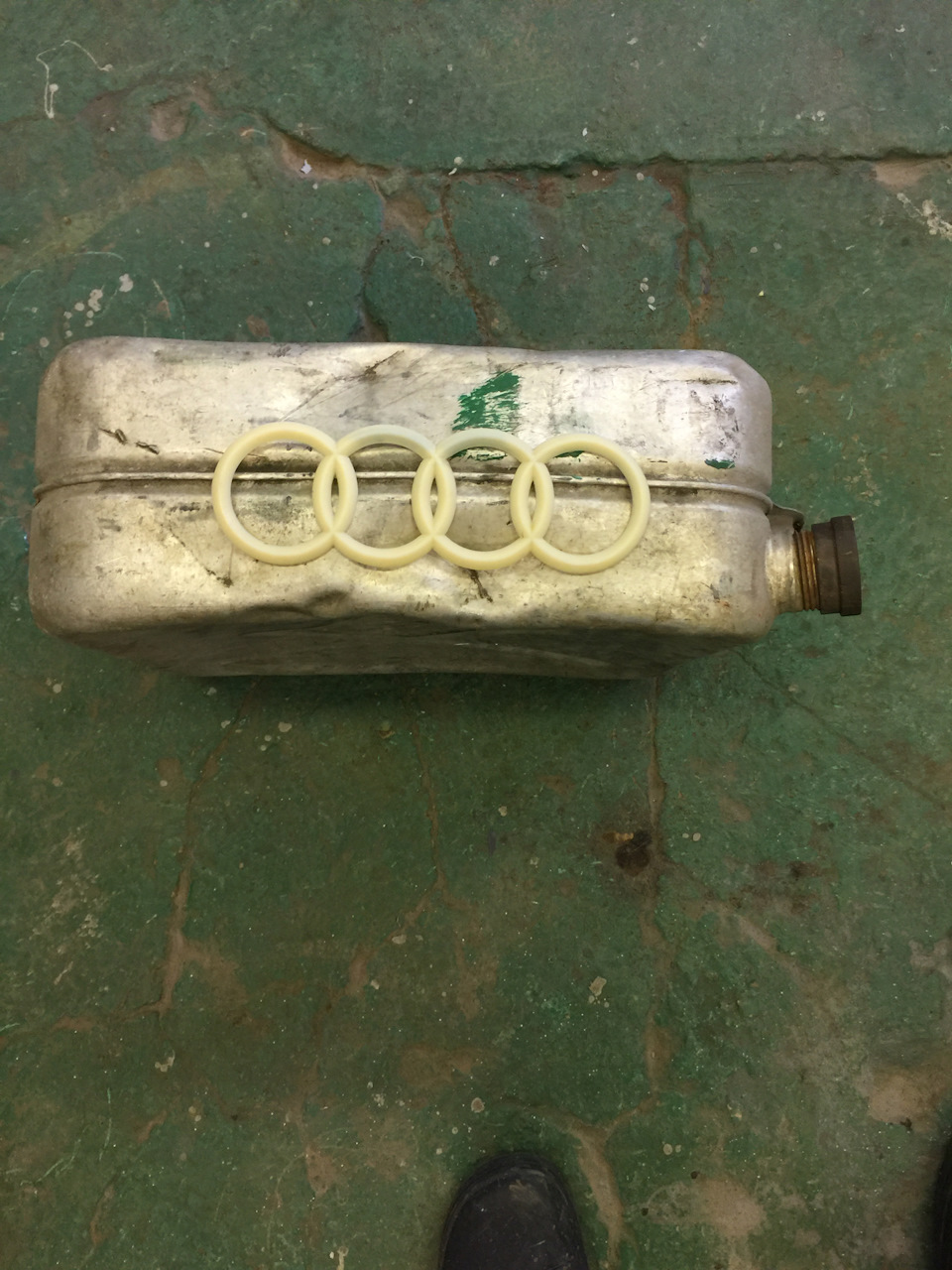 Фото в бортжурнале Audi A8 (D2)