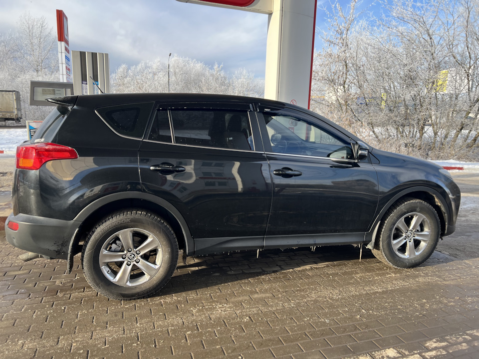 Фото в бортжурнале Toyota RAV4 (IV)