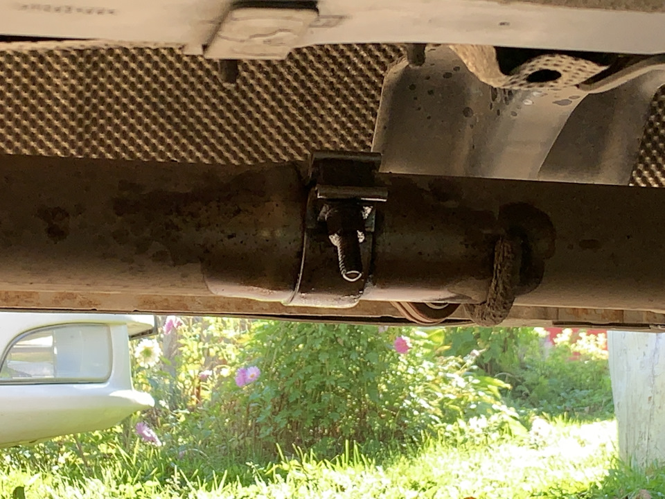 Вот эту гайку ослабляем. — Land Rover Freelander 2 (L359)