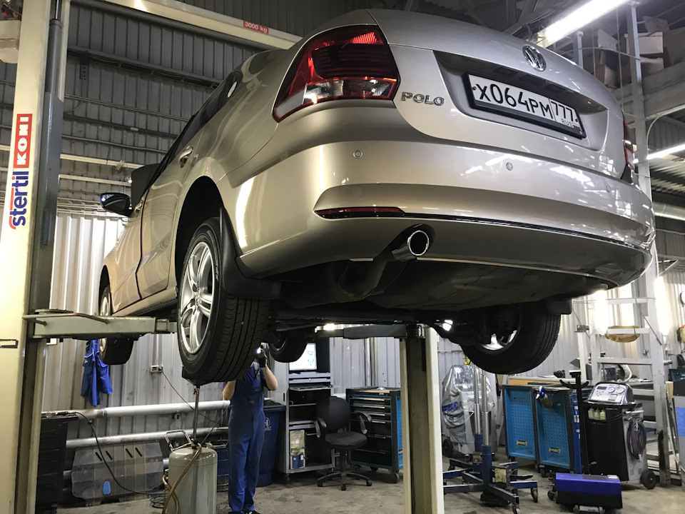 сливаем масло — Volkswagen Polo Sedan
