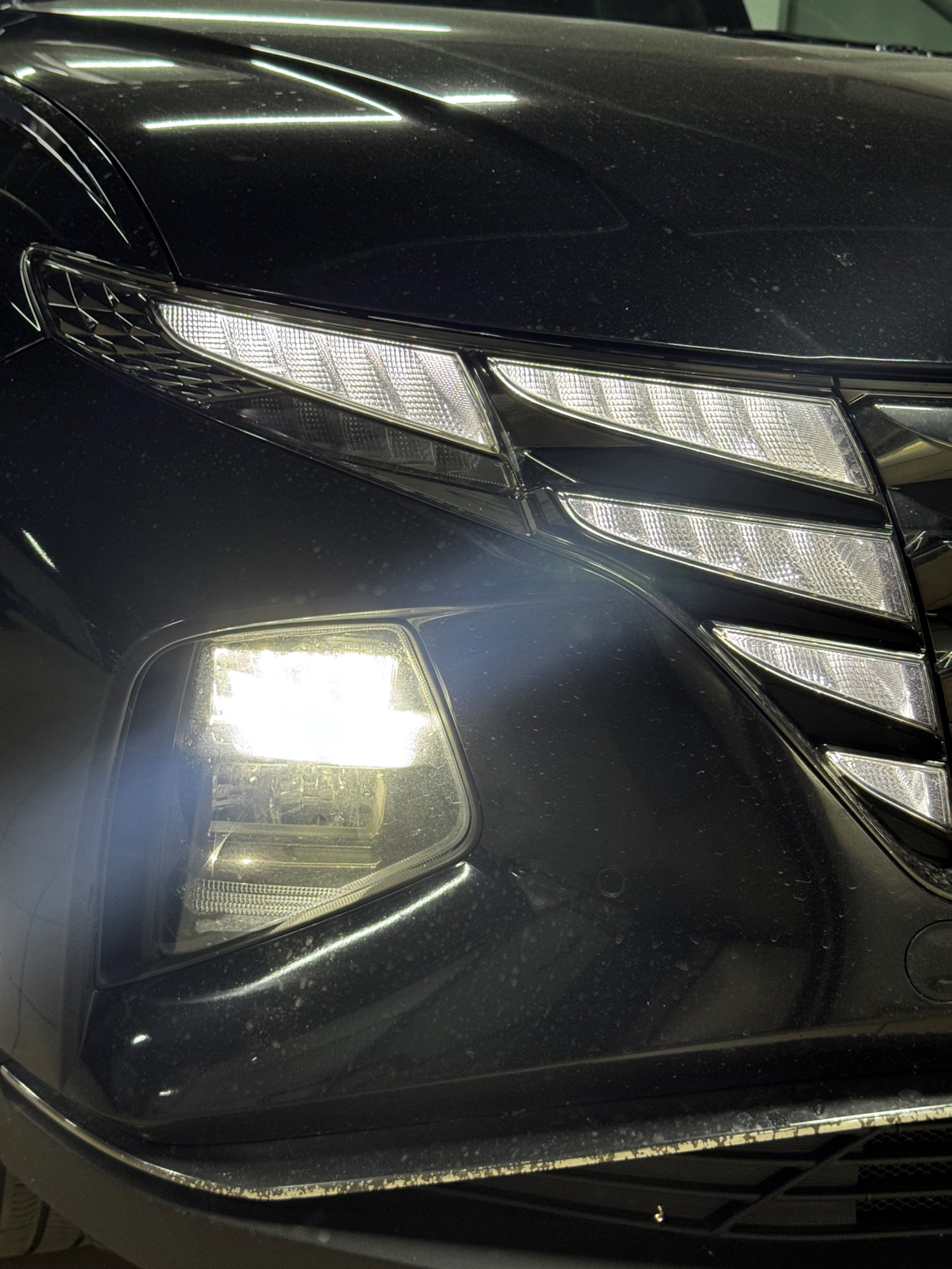 Штатная фара Hyundai Tucson до установки Bi-LED линз