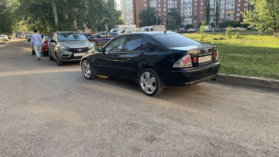 Фото в бортжурнале Lexus IS I