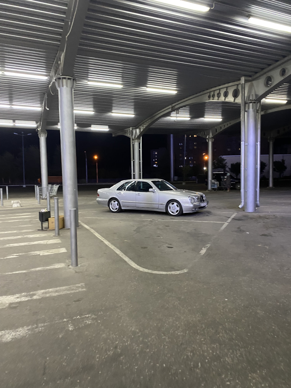 Фото в бортжурнале Mercedes-Benz E-Class (W210)