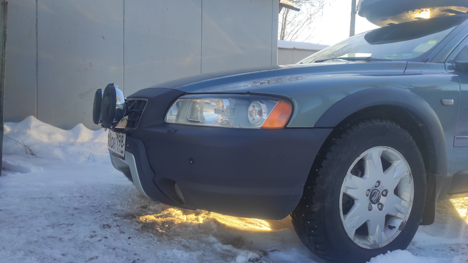 и вид сбоку — Volvo XC70 II