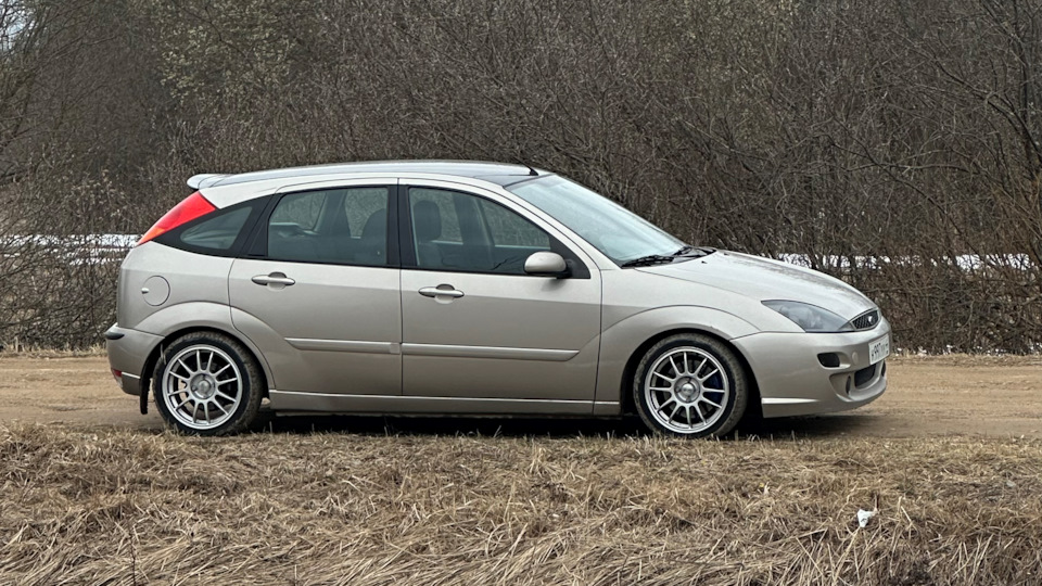 Ford Focus Hatchback просто Федя シ