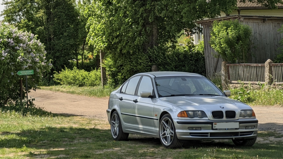 BMW 3 series Standard Trim