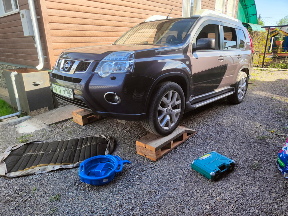 Загоняем машину на эстакаду — Nissan X-Trail II (t31)