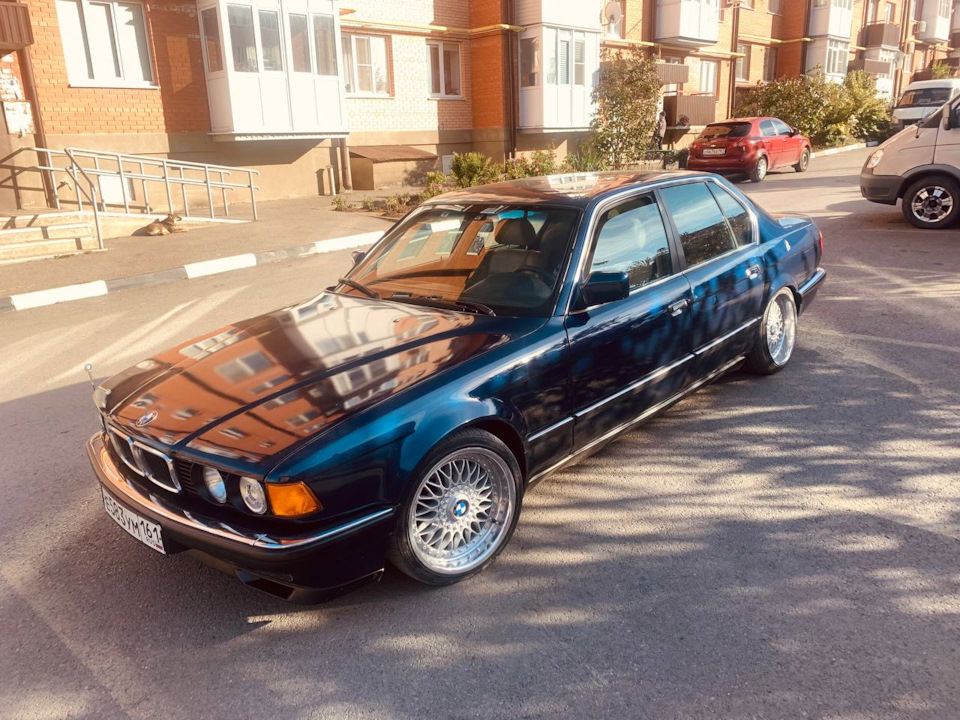 Photo from the logbook BMW 7 series (E32)