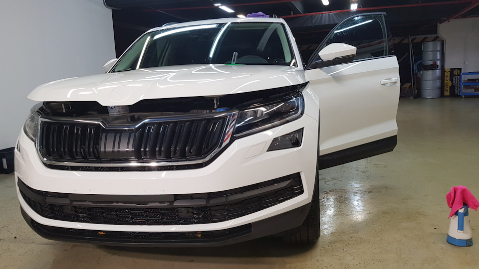 До оклейки — снятие шильдиков, обработка поверхностей — Skoda Kodiaq (1G)