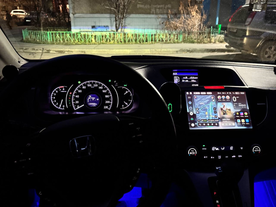 Это моя. Экран синим не отсвечивает совершенно — Honda CR-V (RM)