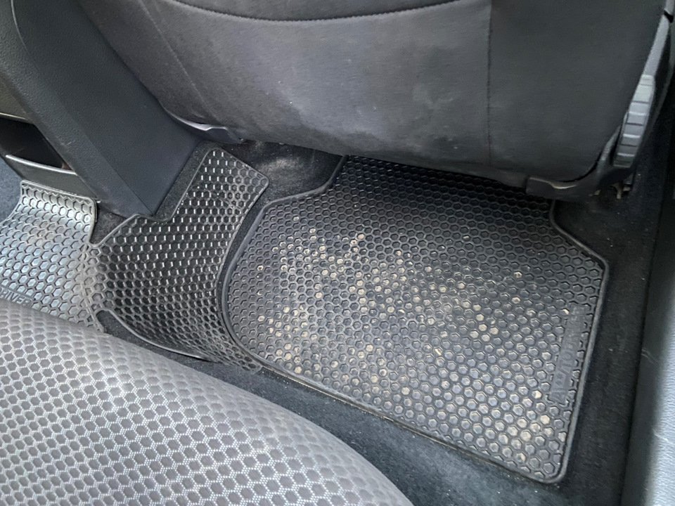 Коврик у заднего пассажира — Volkswagen Jetta VI