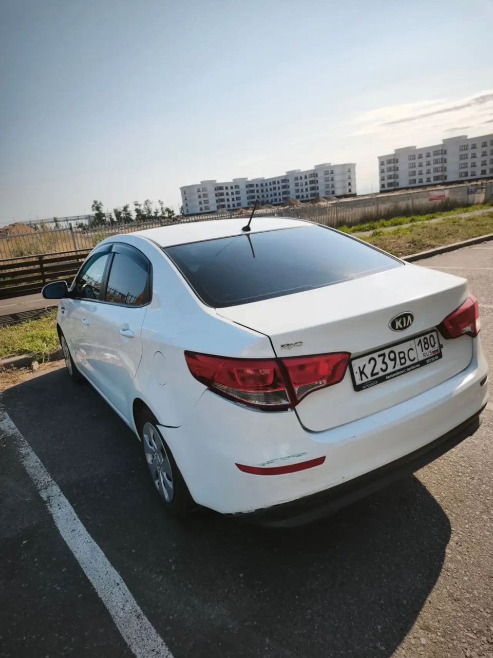 Крепление порвано.Не смог поставить бампер. — KIA Rio (3G). Запчасти на фото: 1220030
