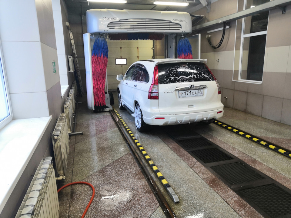 Предварительно заехал на автомойку. Мыл робот🧐 — Honda CR-V (RE)