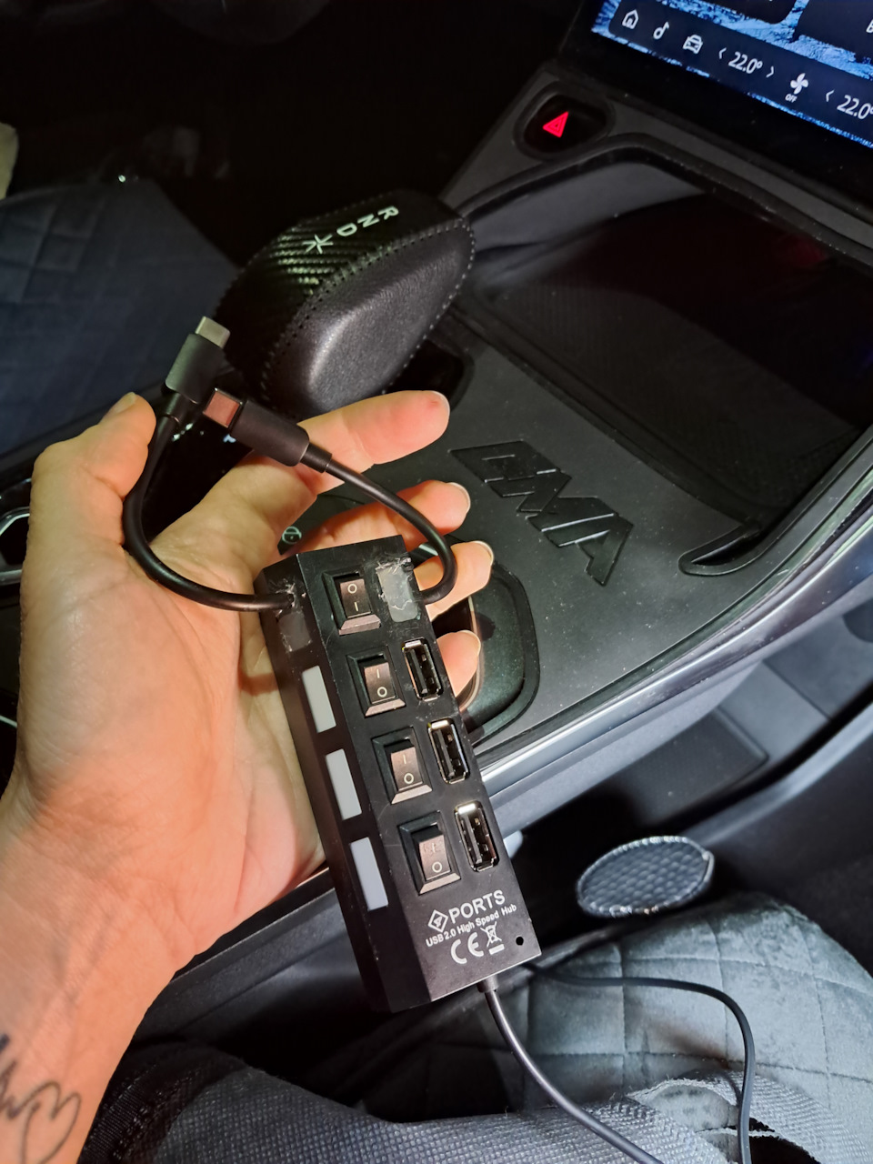 2й вариант входа/выхода кабеля из хаба — Geely Atlas (2G)
