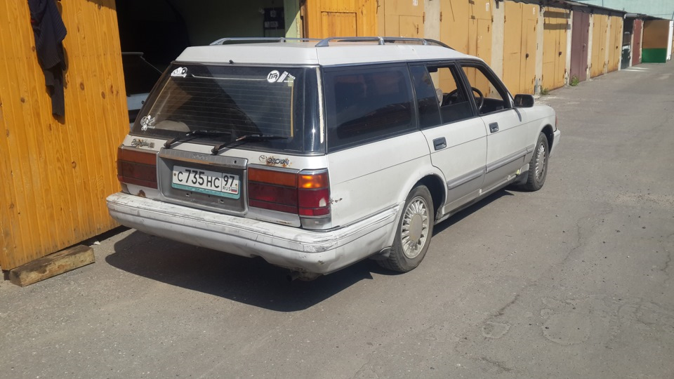 частично из баллончика покрашена — Toyota Crown Wagon (S130)