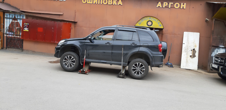 Фото в бортжурнале Toyota RAV4 (II)