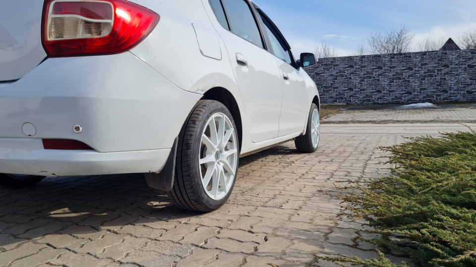 Фото в бортжурнале Renault Logan (2G)