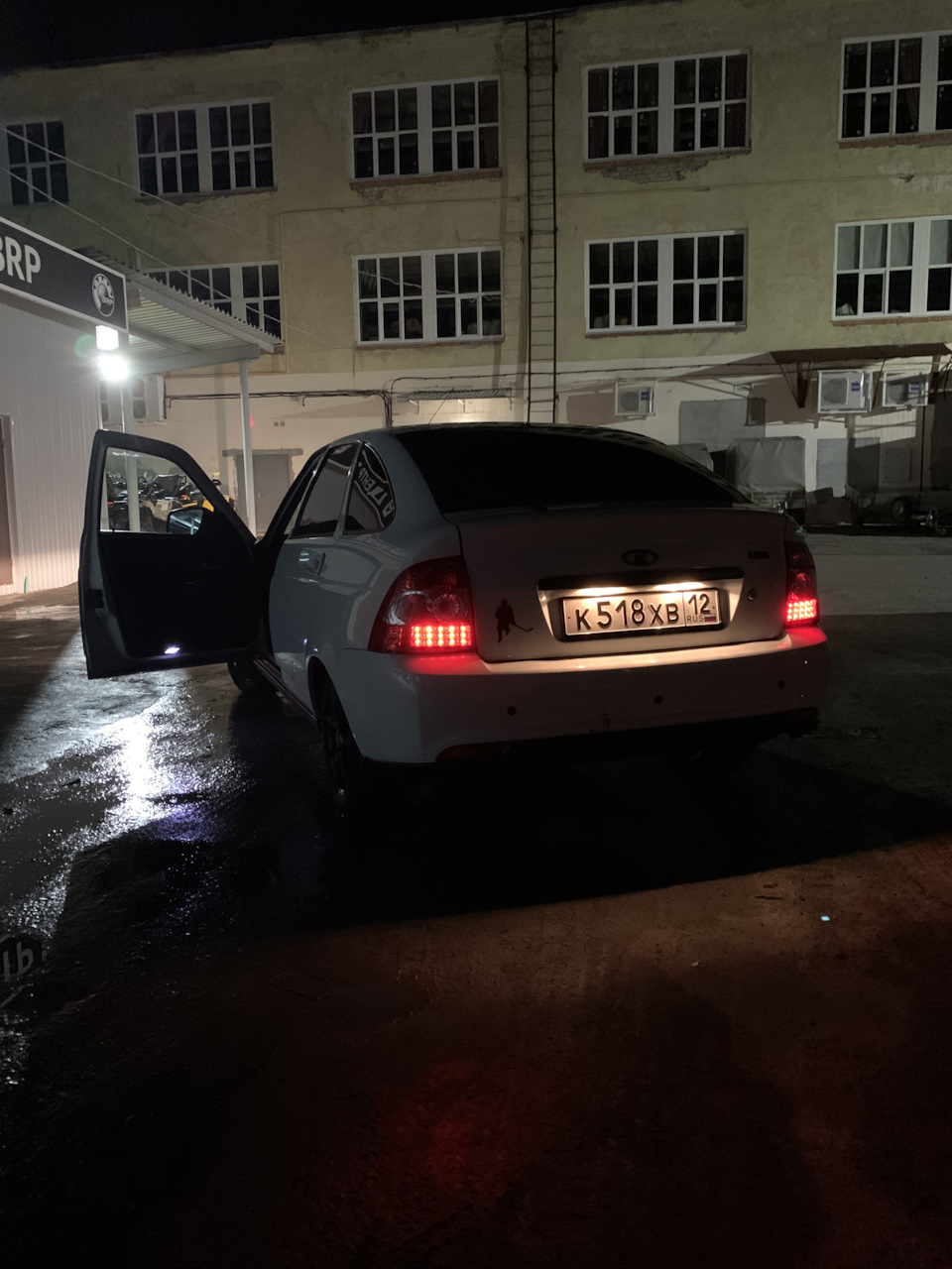 2 — Lada Приора хэтчбек