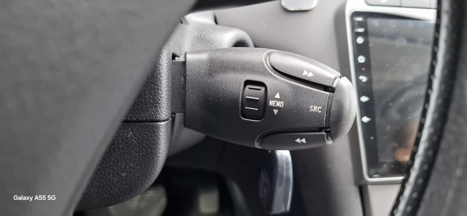 кнопки на руле тоже работают — Peugeot 308 SW (1G)