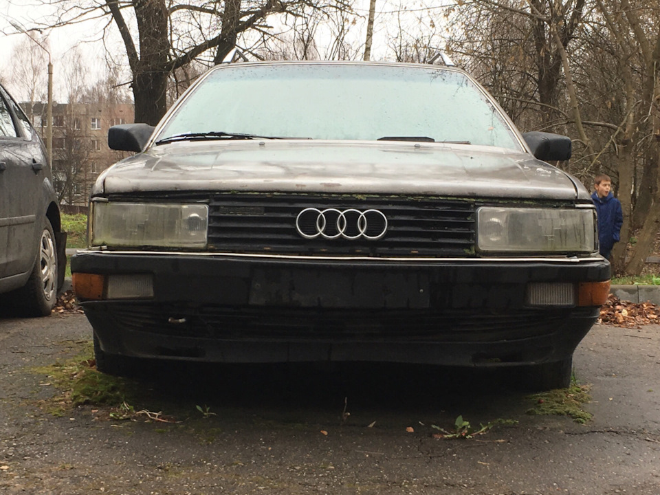 Морда еще целенькая) оба поворотника) целые фары ) — Audi 100 (C4)