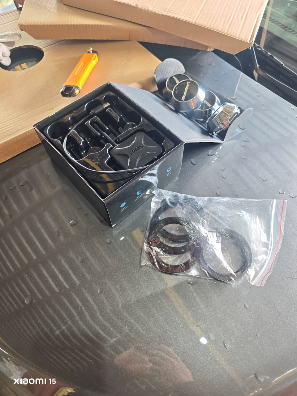 Заодно сразу на диски ставим датчики давления в шинах (TPMS) от Teyes для нашей будущей андроид магнитолы Teyes. Чтобы в будущем не тревожить лишний раз колеса и не передергивать шины туда сюда. — Chevrolet Cobalt (2G)