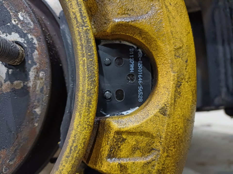 На месте — KIA Cerato (3G). Запчасти на фото: B2595