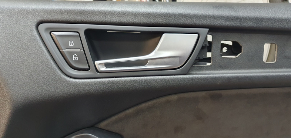 Ставим обшивку — Audi Q5 (1G)
