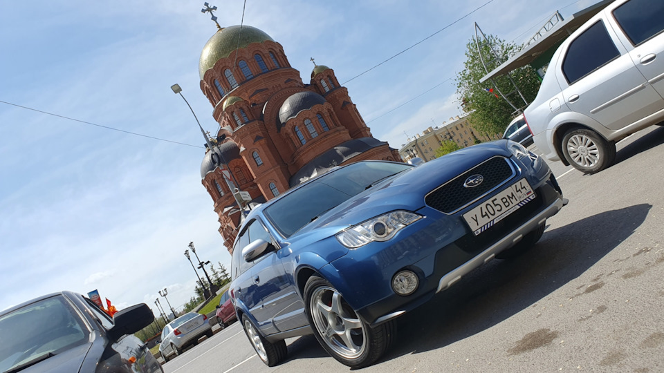 Собор Александра Невского. — Subaru Outback (BP)