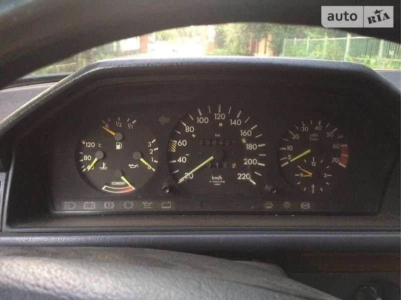 Фото в бортжурнале Mercedes-Benz E-Class (W124). Запчасти на фото: 1112017