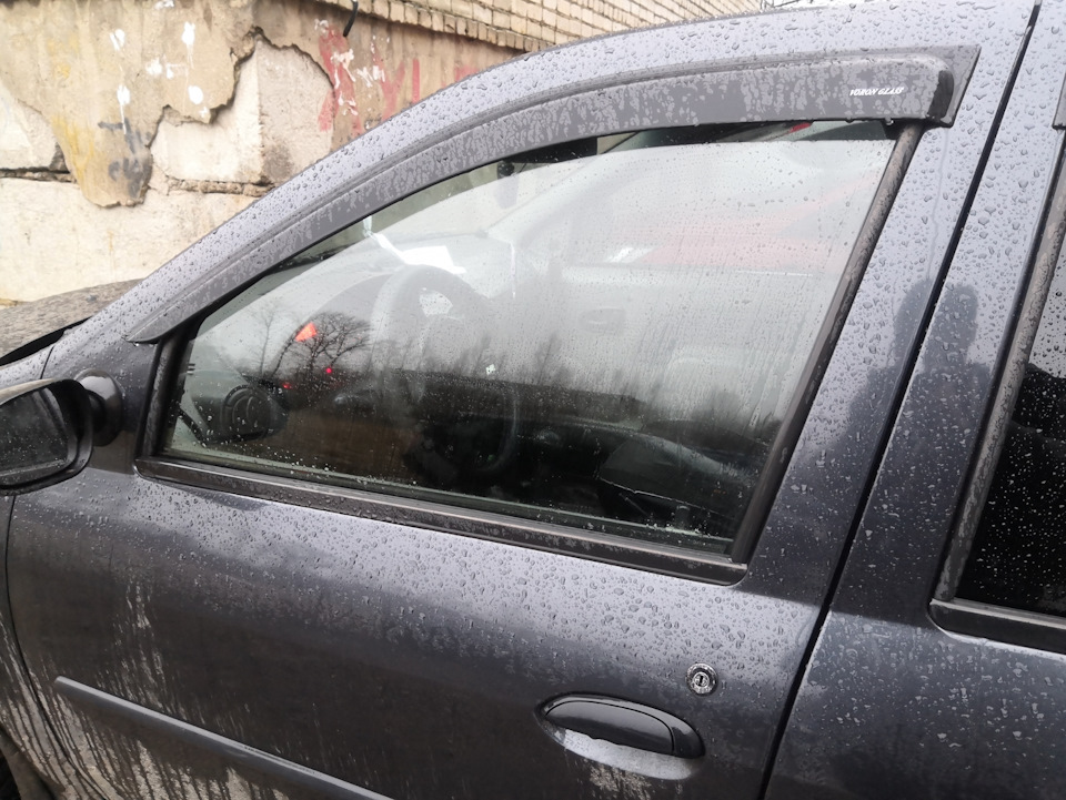 Без шторки — Renault Logan (1G)