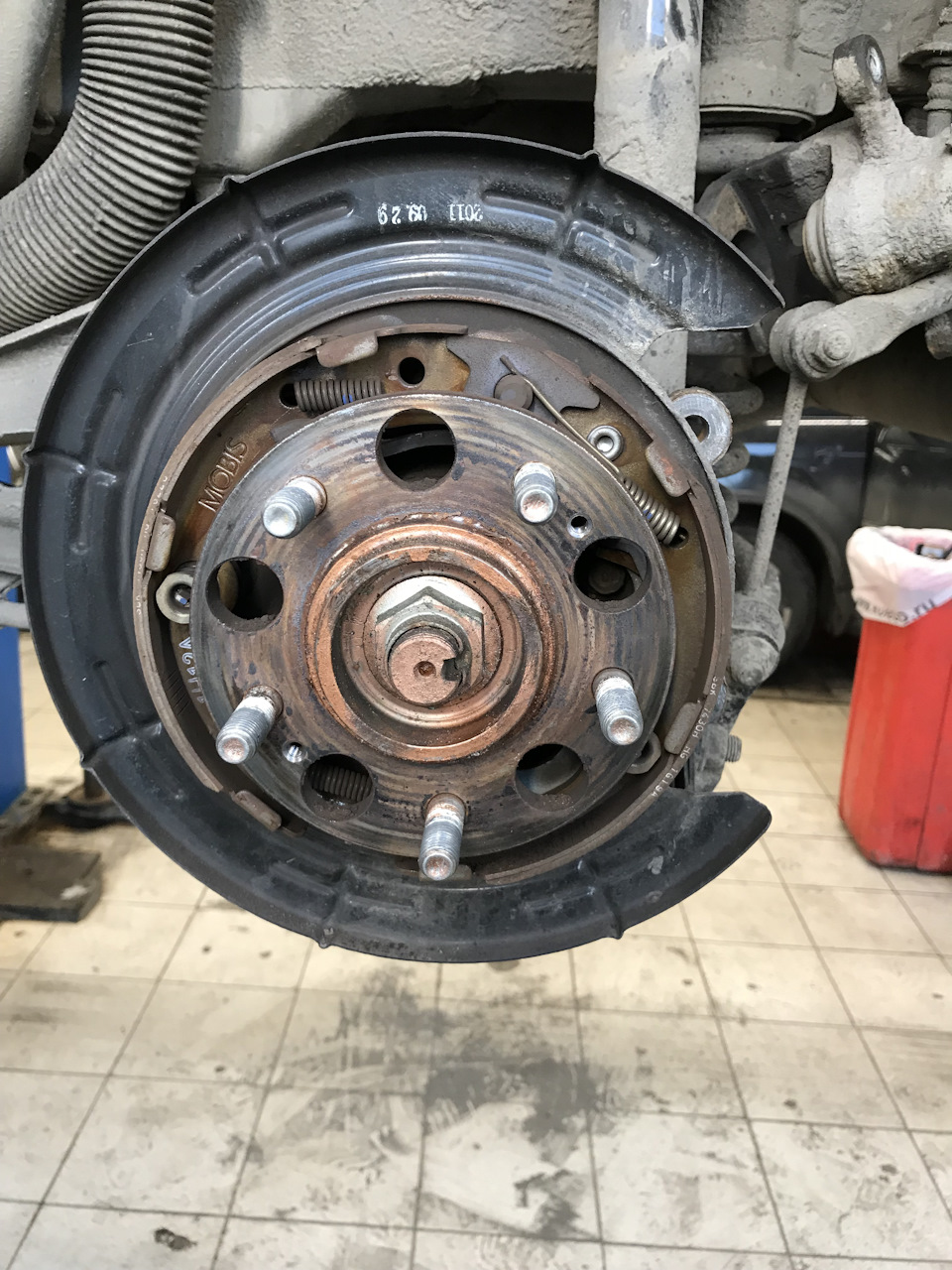 Колодки ручника в полном поряде, оставляем — Hyundai ix35