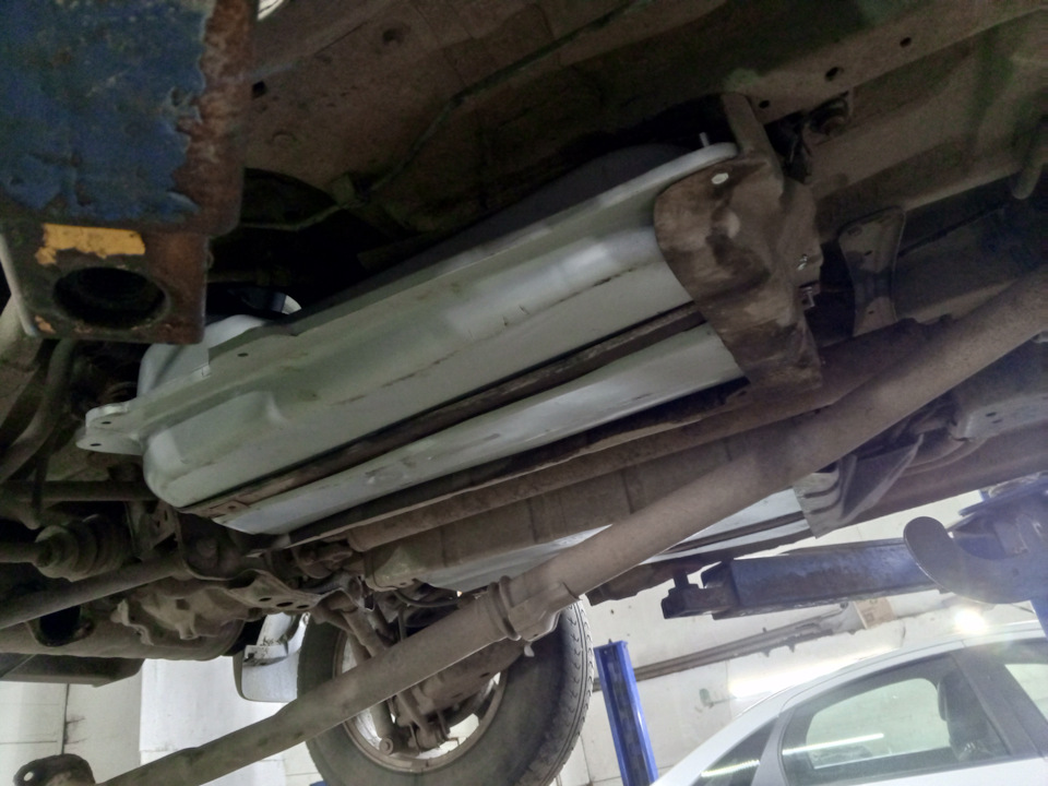 Ну а это новый бак уже на своём законном месте. — Toyota RAV4 (II)