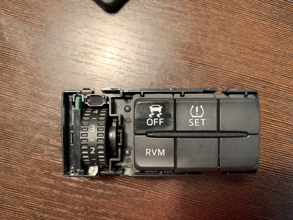 С установленной кнопкой — Mazda 3 (3G) BM
