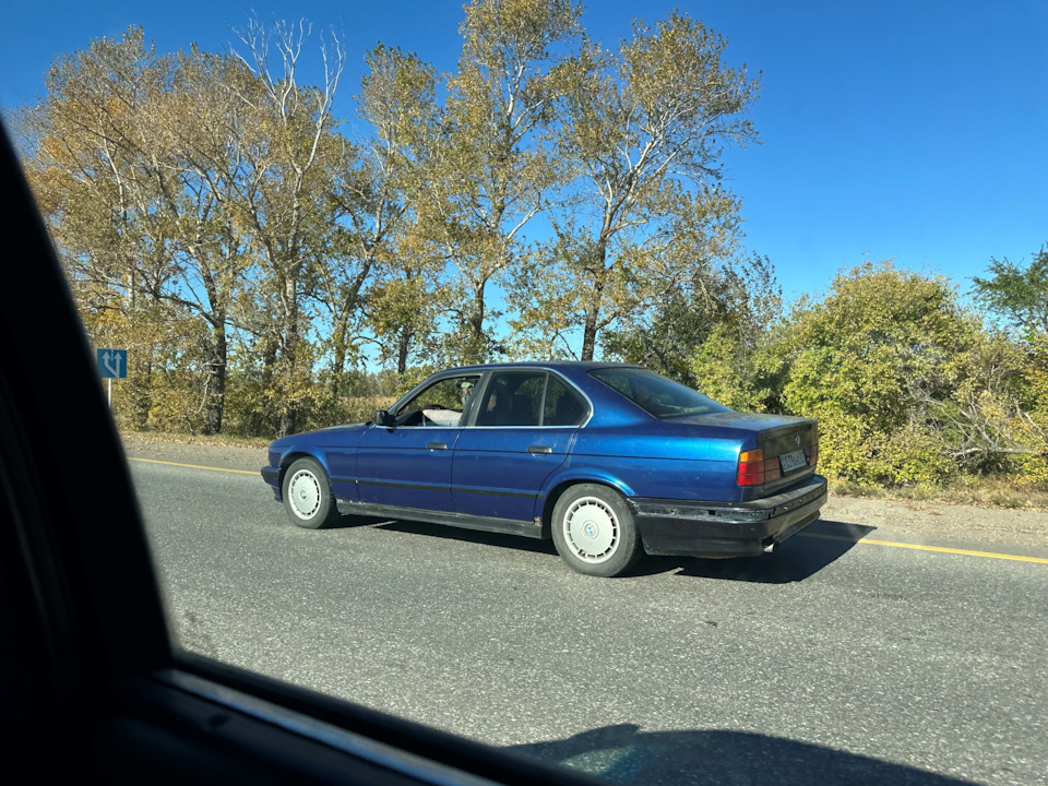 Красотка, но китай мтех палится( — BMW 5 series (E34)