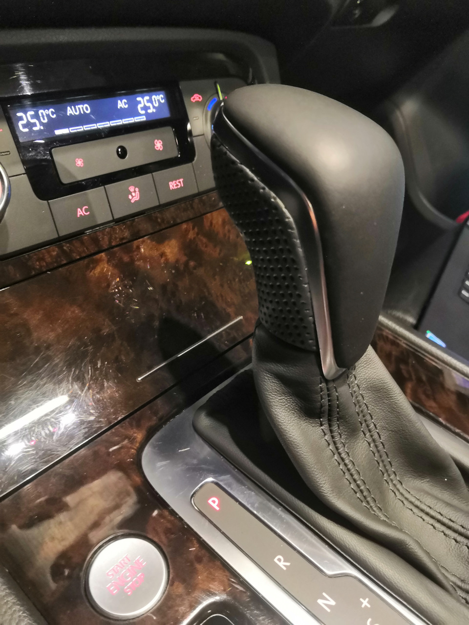 Фото ручки — Volkswagen Touareg (2G)