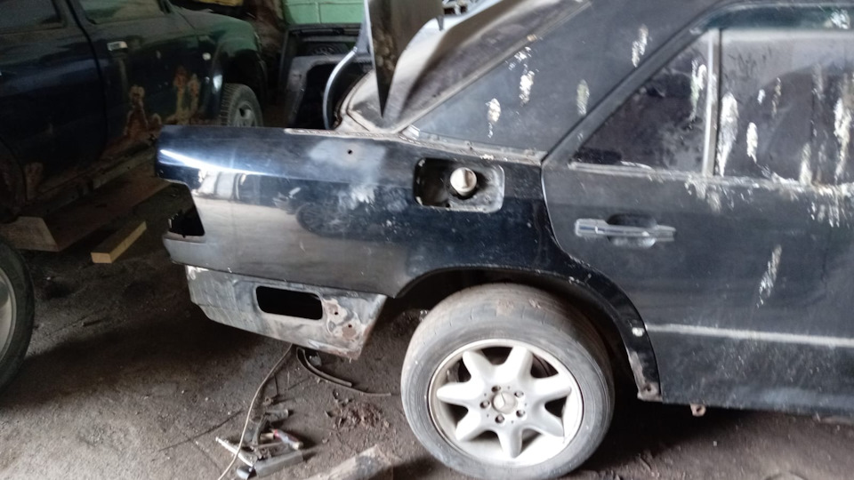 Фото в бортжурнале Mercedes-Benz E-Class (W124)