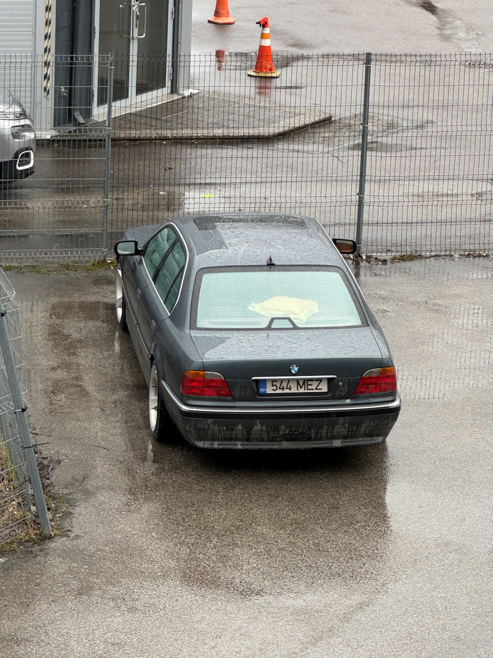 Photo from the logbook BMW 7 series (E38)