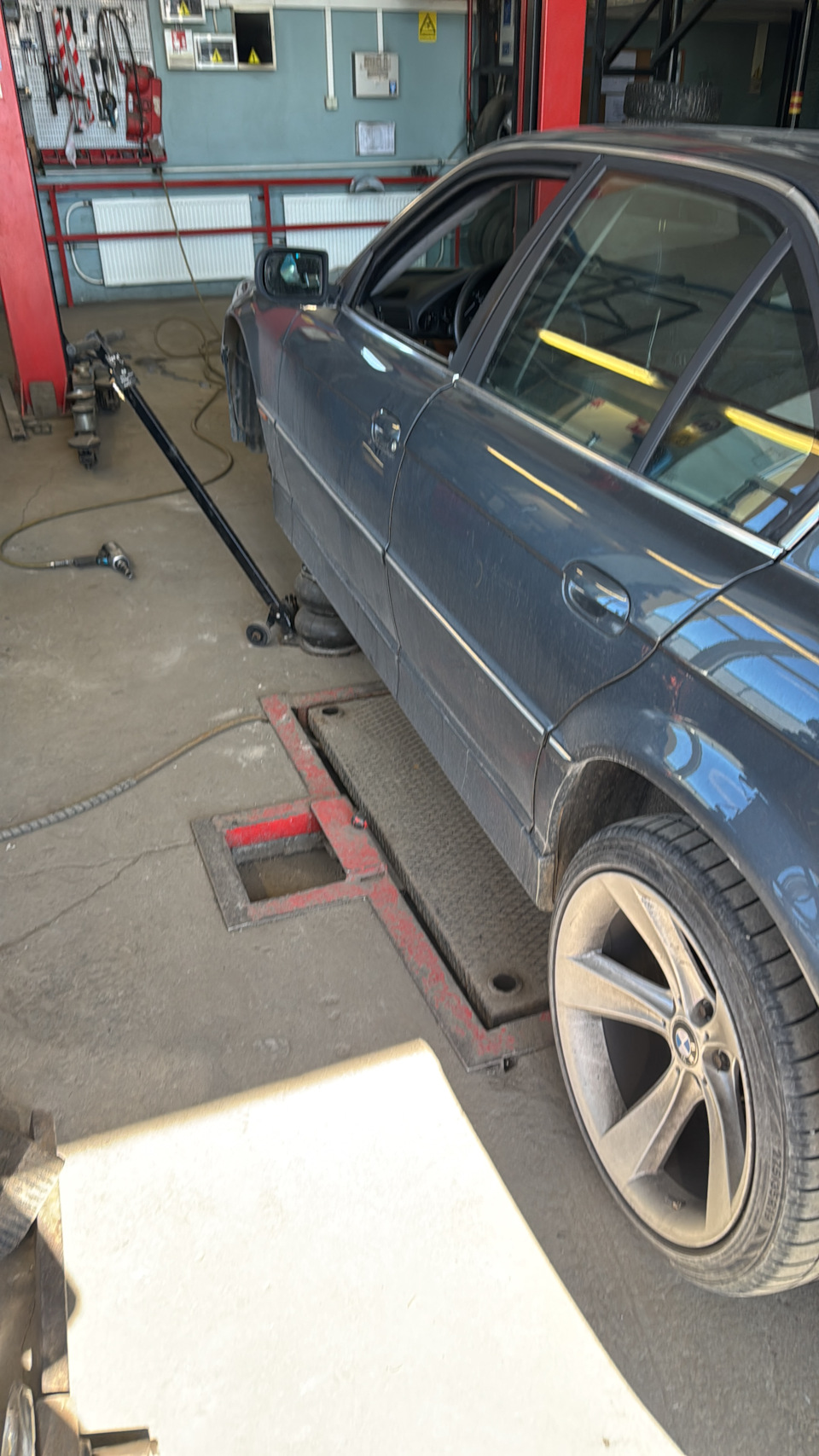 Photo from the logbook BMW 7 series (E38)