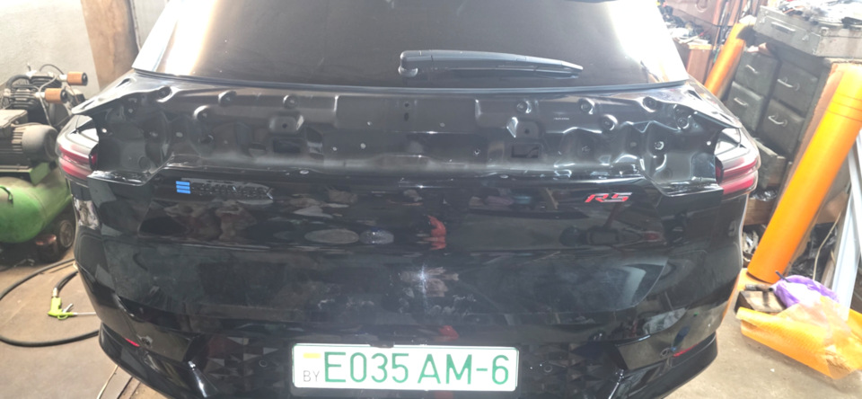 Под накладкой тоже. — Chevrolet Equinox EV