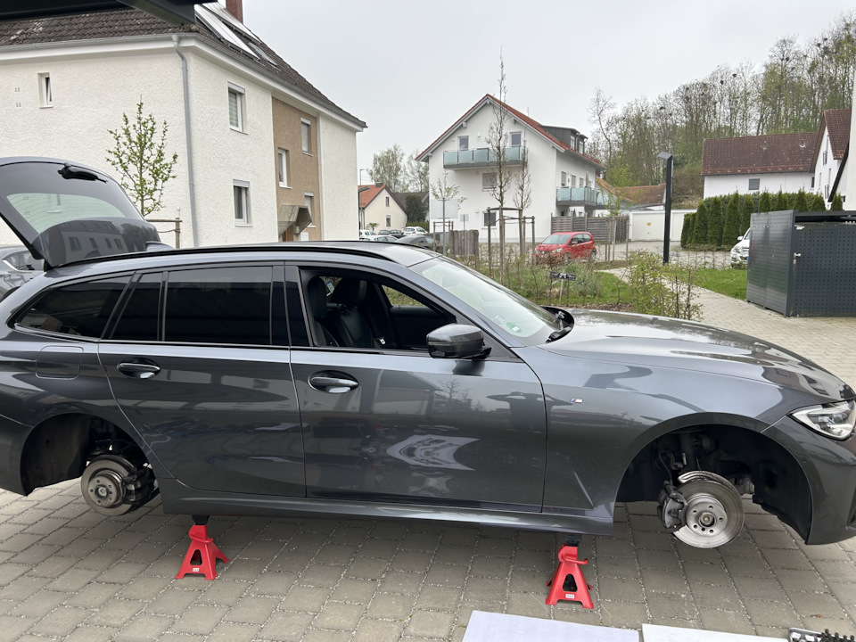 Первый раз использовал стойки. Очень удобно и быстро. — BMW 3 series Touring (G21)