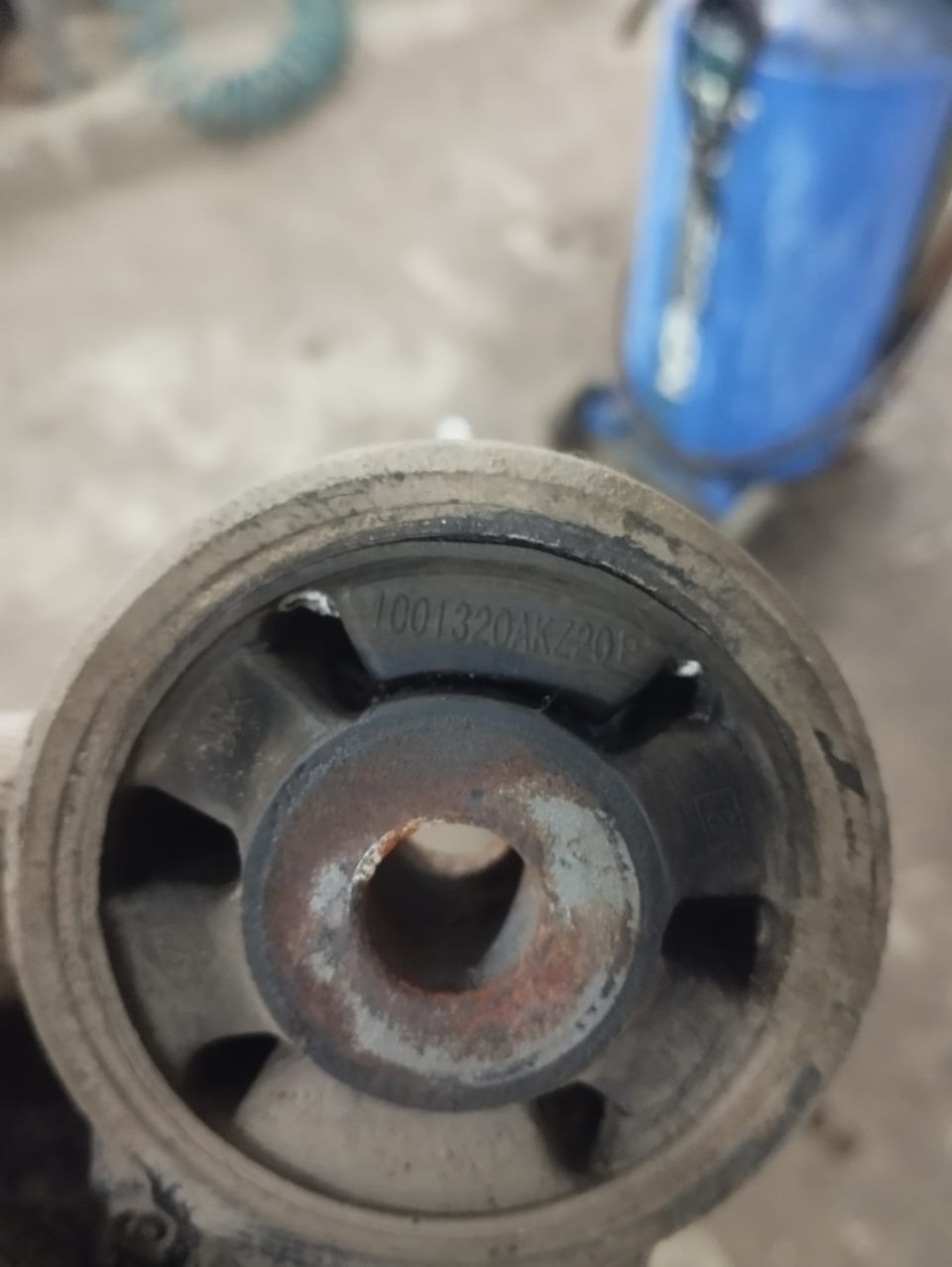 1001320AKZ20B задняя опора двигателя Хавал Н6 — Haval H6 (1G