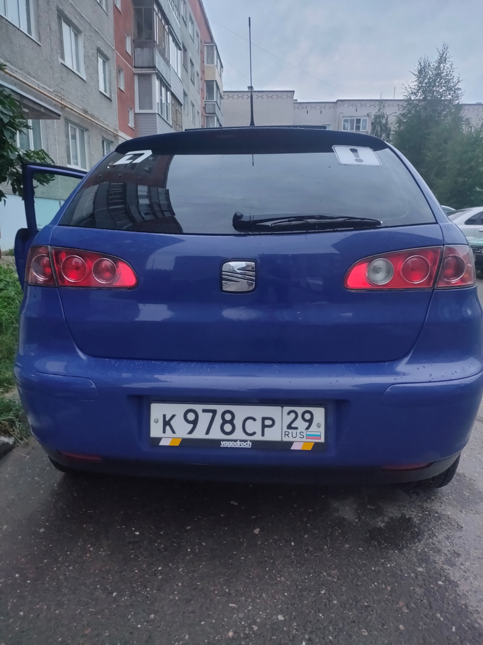 Сзади выцвели сильнее, спереди получше — SEAT Ibiza (6L)