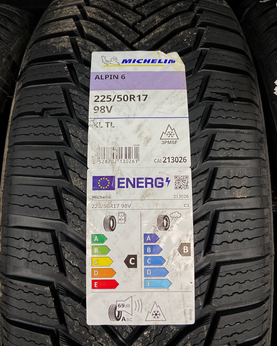 Фото в бортжурнале Volvo S60 (2G). Запчасти на фото: 130261, Michelin Alpin