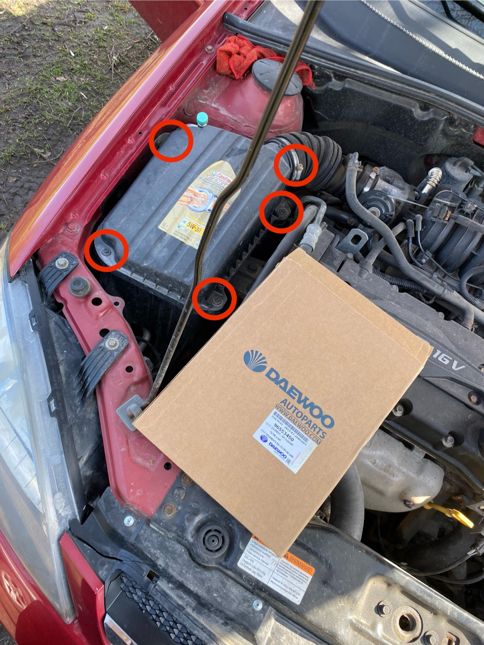 открутить 4 болта и хомут — Chevrolet Lacetti 5D. Запчасти на фото: 96553450